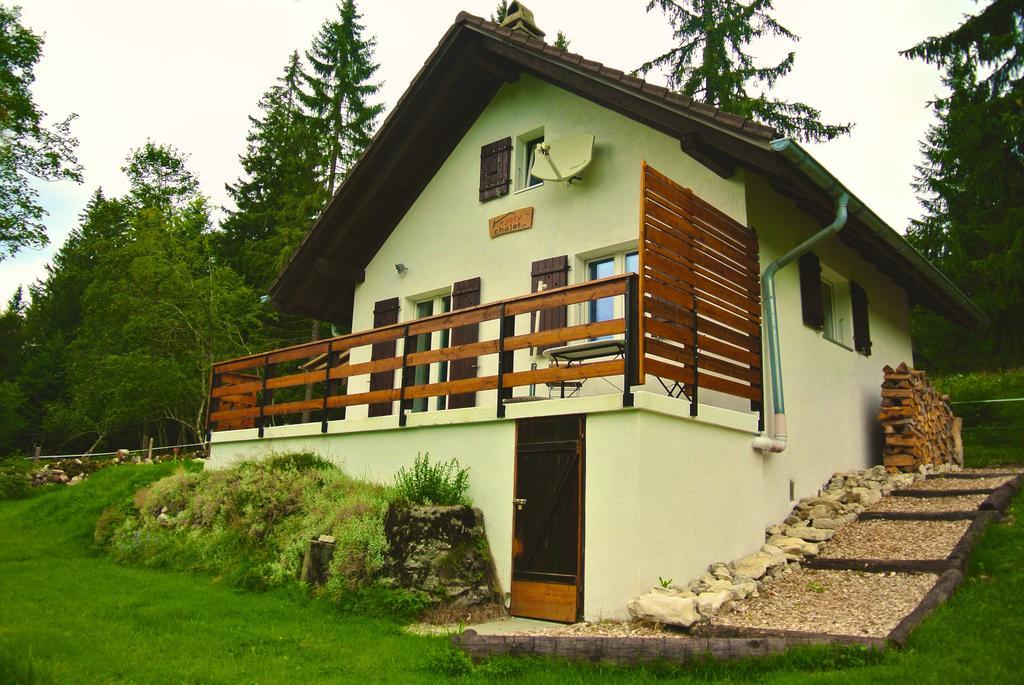 Вілла Le Joly Chalet Saint-Imier Номер фото